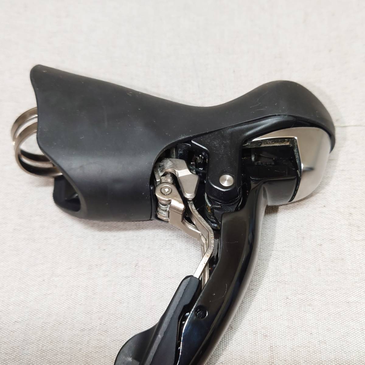 シマノ 105 ST-5700 STIレバー 左右セット 黒色 美品 shimano シマノ 105 ST-5700 STIレバー 左右セット 黒色 美品 shimano