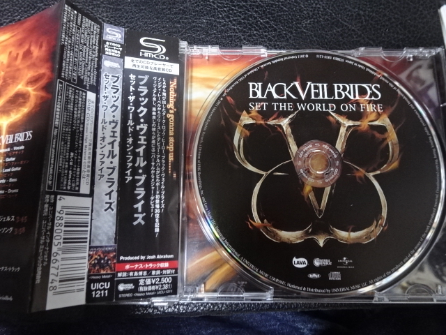 BLACK VEIL BRIDES（ブラック・ヴェイル・ブライズ）「SET THE WORLD ON FIRE」2011年日本盤帯付UICU-1211_画像2