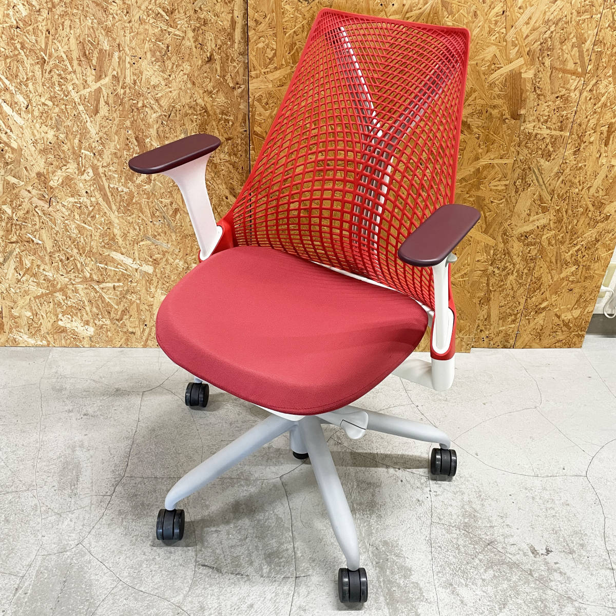 中古美品☆Herman Miller セイルチェア AS1YA23HA オフィスチェア オフィス家具 事務 2020 レッド×ホワイト ハーマンミラー ワークチェア_画像2