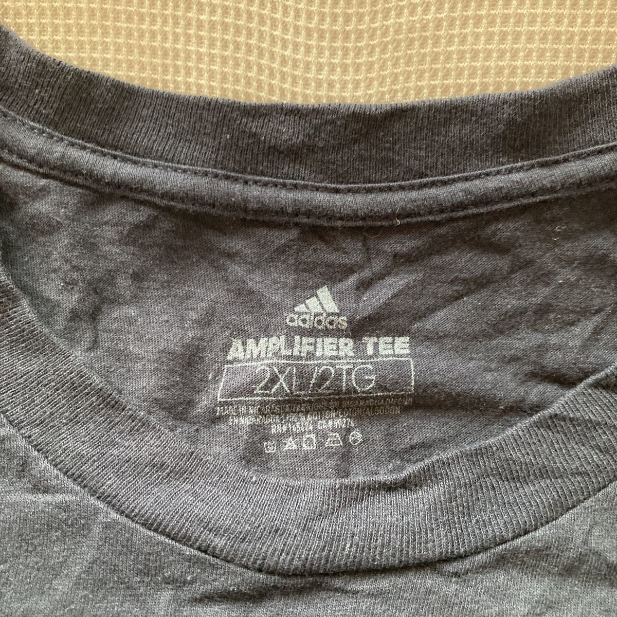 ★adidas 半袖Tシャツ　2XLサイズ アディダス_画像3