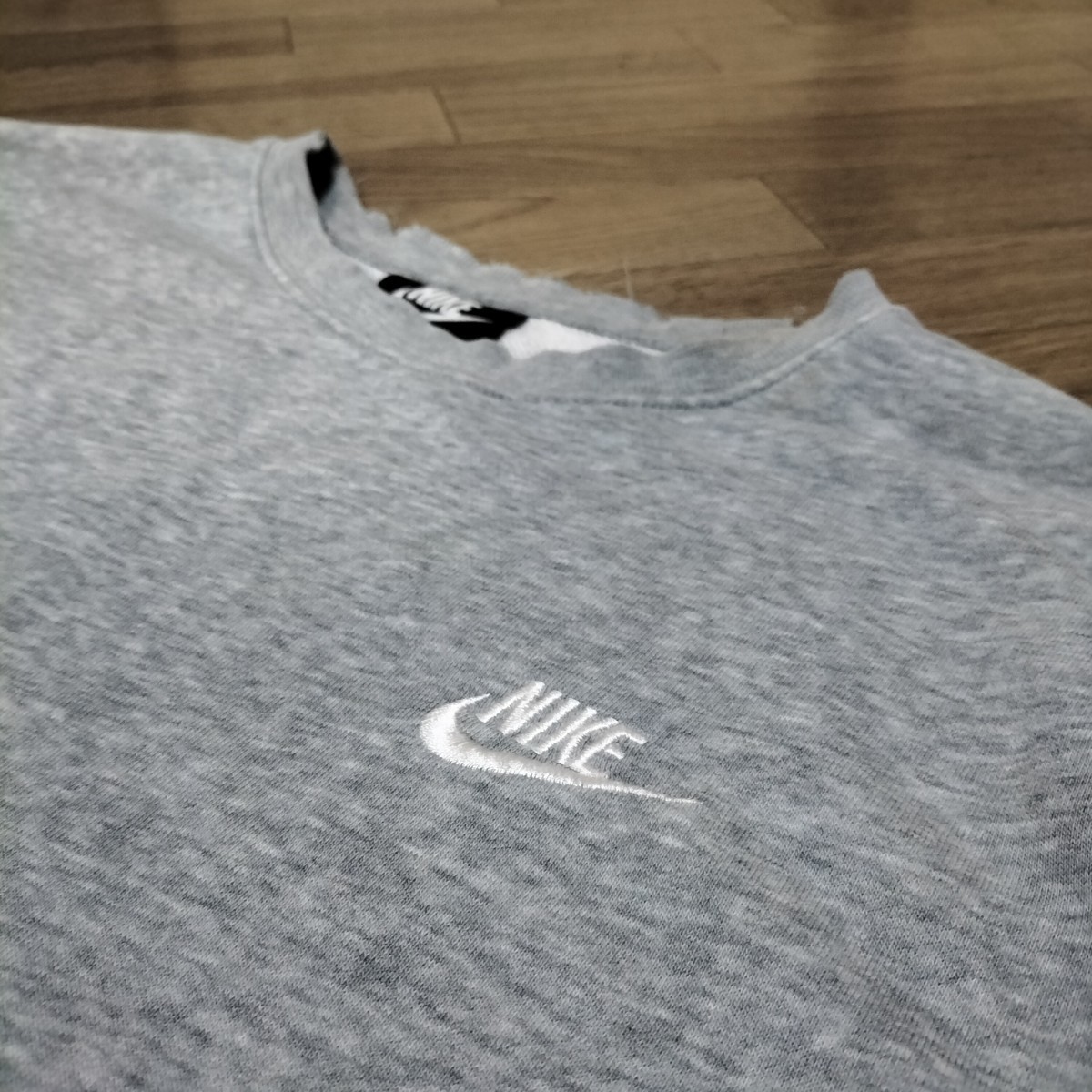 ☆NIKE 刺繍ロゴ XL スウェット プルオーバー トレーナー 杢グレー 灰色 裏パイル地 長袖 ワンポイント ナイキ 黒タグ ブランド古着 USED_画像8