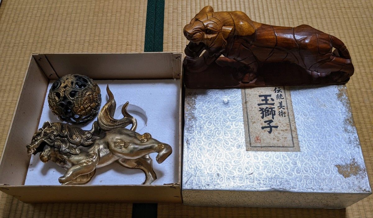 伝統美術品　玉獅子　木彫りの虎　金属工芸　伝統工芸品　縁起物　厄除け　招福　魔除け　置物　オブジェクト　鉄製　木製　金属製