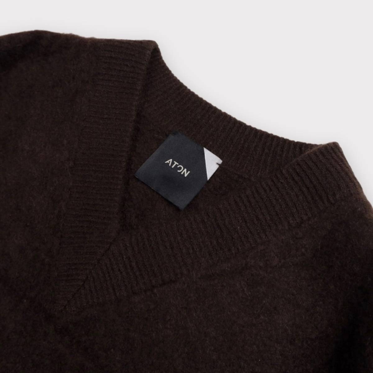 ATON【FUR CASHMERE V/N SWEATER】｜PayPayフリマ