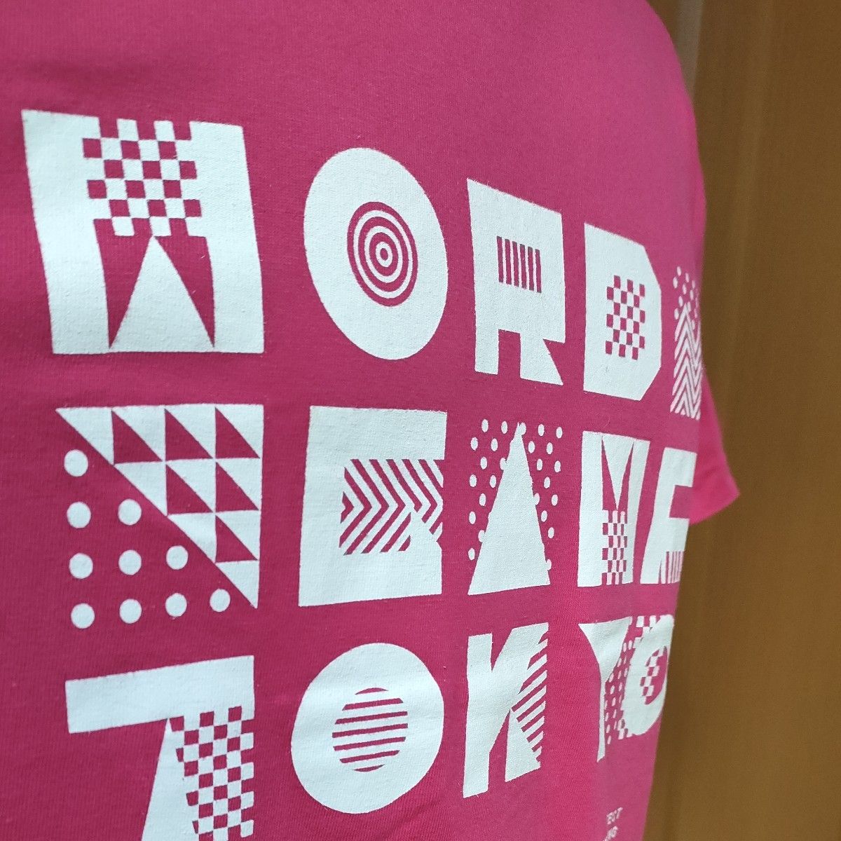 ワードキャンプ半袖ＴシャツS/M　ピンクは非売品スタッフ用です　WordCamp TOKYO2017　開発/幾何学模様が文字に　