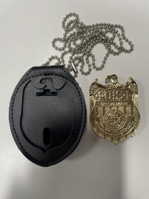 ストロング社製 アメリカ海軍犯罪捜査局 NCIS バッジホルダー-