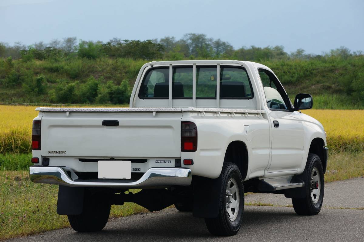 【程度良好！】ハイラックスピックアップシングルキャブ4WD！軽油 内外良好絶好調！長野（HILUX SINGLE CAB REGULAR ダットサン ダットラ）_外装が小傷程度で、大きな傷はありません。