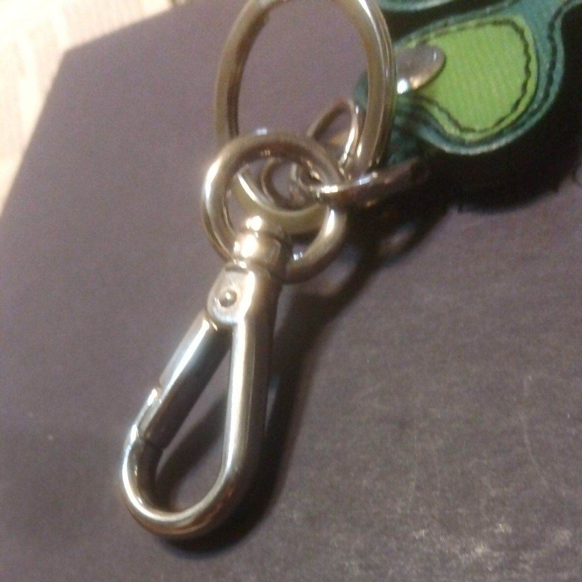 プラダ PRADA 四つ葉クローバーモチーフ レザー キーホルダー プラダ PRADA 四つ葉クローバーモチーフ レザー キーホルダー