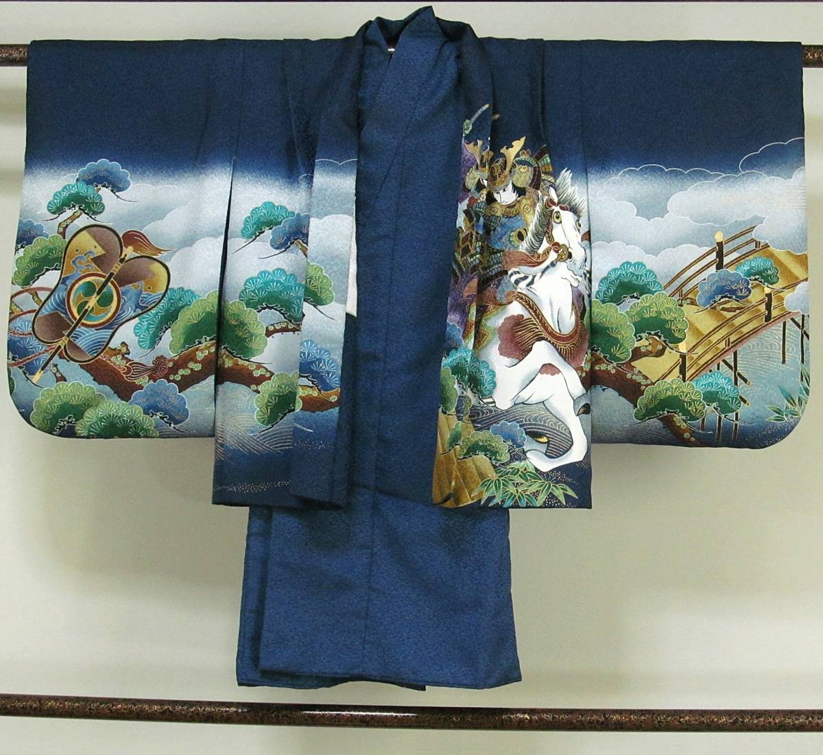 し153　化繊　男児　七五三　着物　3歳用　武将　兜柄　美品　身丈74ｃｍ_画像1