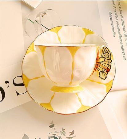 超美品の Aynsley エインズレイ イギリス 洋食器 茶器 蝴蝶柄 蝶々