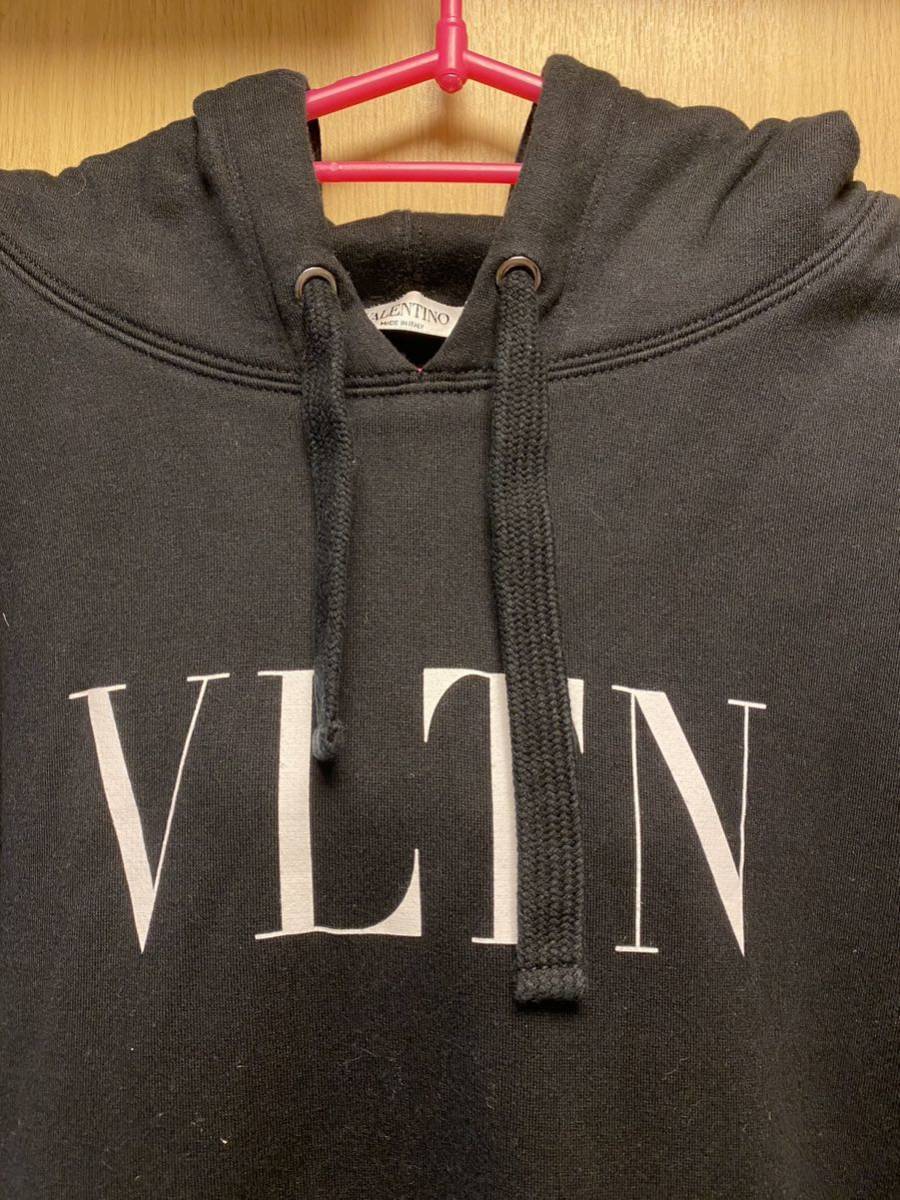 正規 21AW VALENTINO VLTN ヴァレンティノ 白 ロゴ プルオーバー フーディー パーカー 黒 L VV3MF14F3TV_画像2