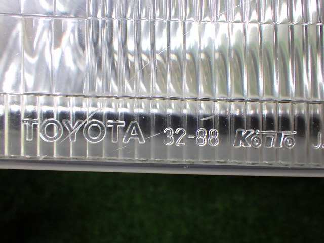  Toyota SV30 Camry 27 правая передняя фара 32-88 230909141