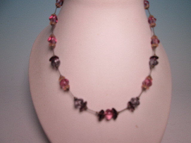 * light purple color &.. pink color glass. love appear necklace 12g