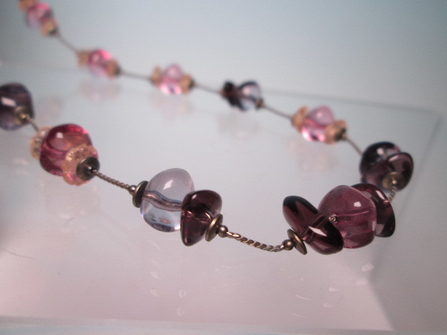 * light purple color &.. pink color glass. love appear necklace 12g