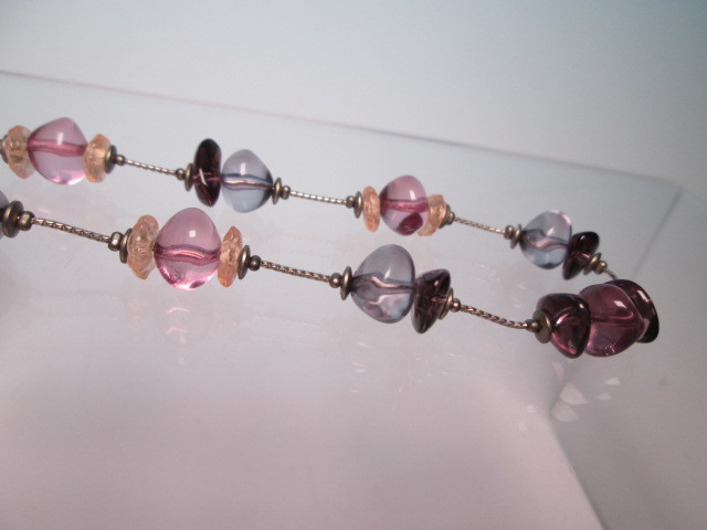 * light purple color &.. pink color glass. love appear necklace 12g