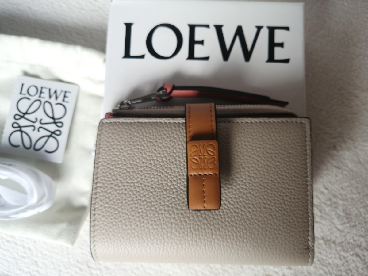 驚きの値段】 ＬＯＥＷＥ ロエベ スリムジップ バイフォールド