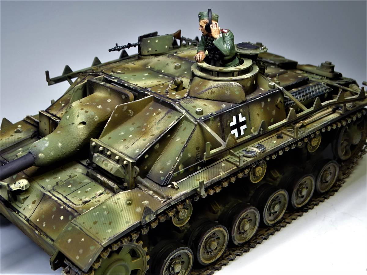 1/35　ドイツⅢ号突撃砲G型（後期型）人形付き塗装済み完成品_画像8