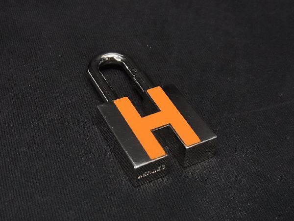 ■美品■ HERMES エルメス Hモチーフ カデナ 南京錠 パドロック 鍵 キー オレンジ系×シルバー系 AN9252_画像1