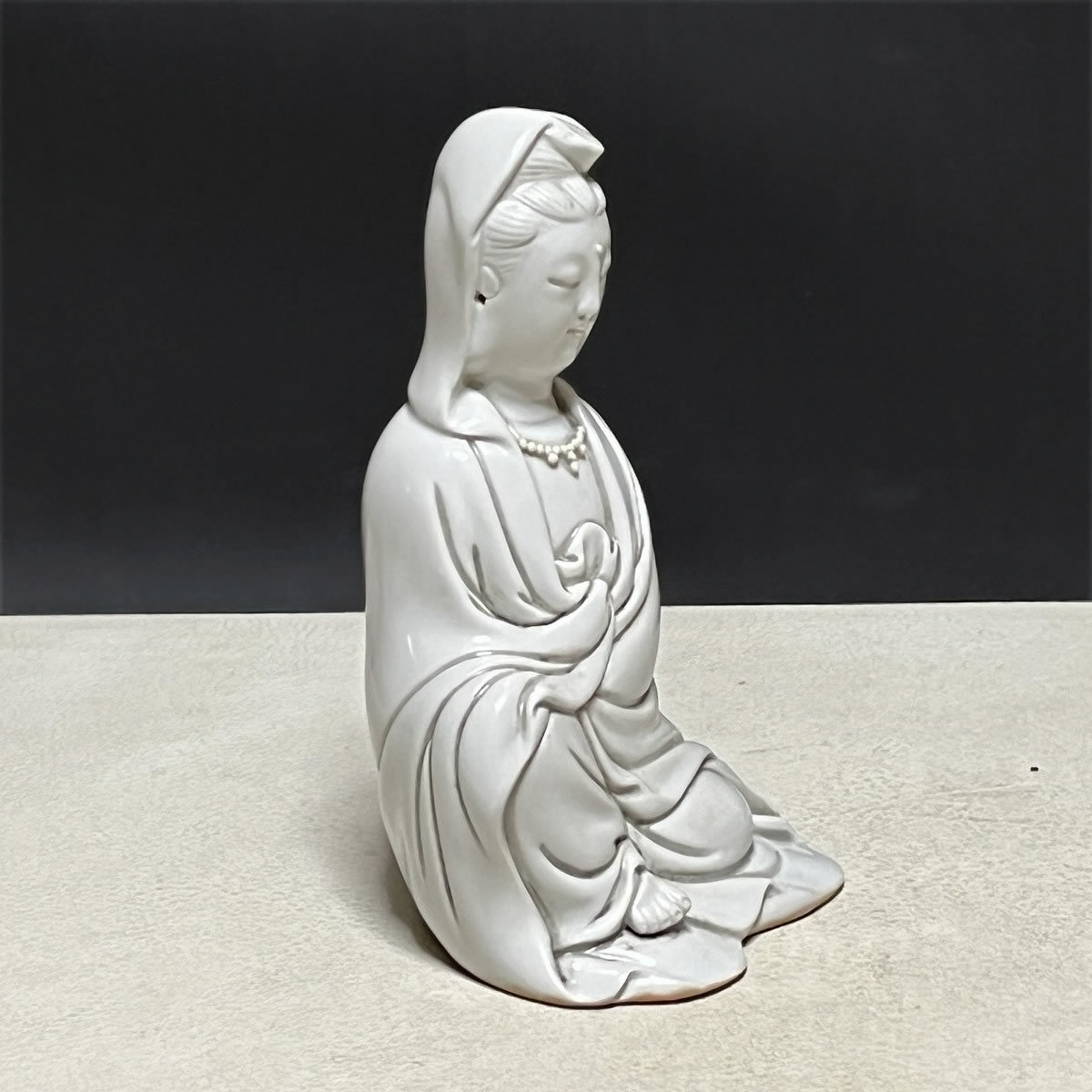 白磁 観音坐像 木箱入り 高さ15cm 仏像 白磁観音像 中国美術 仏教美術【k2590】の画像2