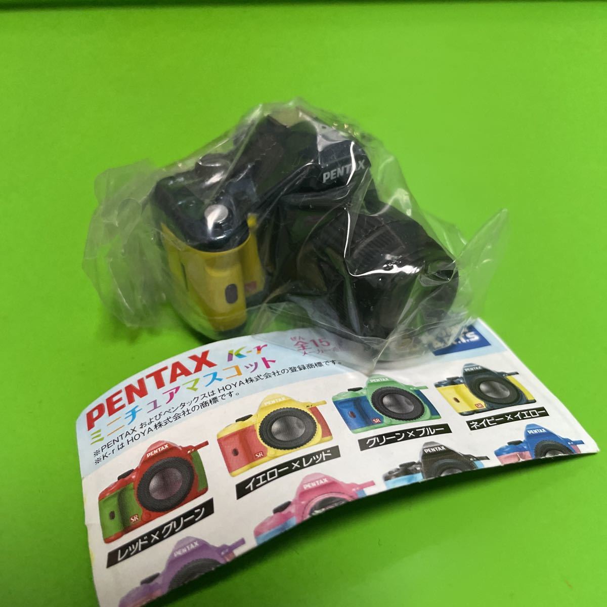 PENTAX ペンタックスK-rミニチュアマスコット■ネイビー×イエロー【送200円】カメラ キーホルダー キーチェーン ガチャ ガシャポン E_画像1