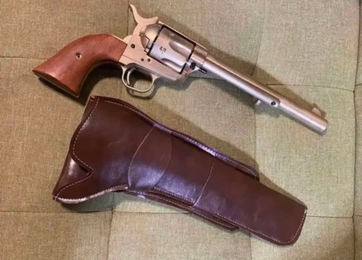 茶色 コルト SAA 7 5インチ用 ウエスタンホルスター (合皮製 茶色 コルト SAA 7 5インチ用 ウエスタンホルスター (合皮製