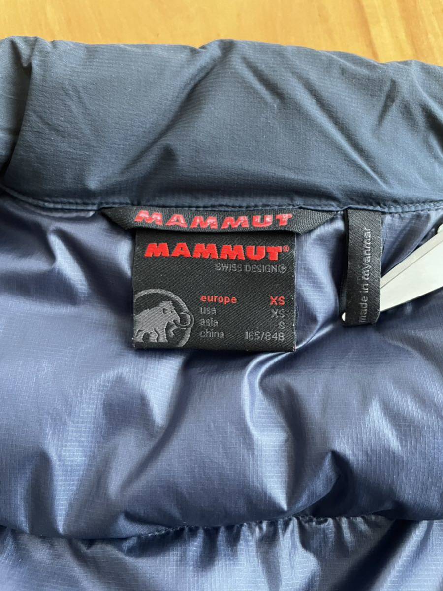 定価35,200円 即決 美品 MAMMUT Xeron IN Jacket マムート エクセロン ジャケット Sサイズ 紺色 ネイビー ダウン ダウンジャケット