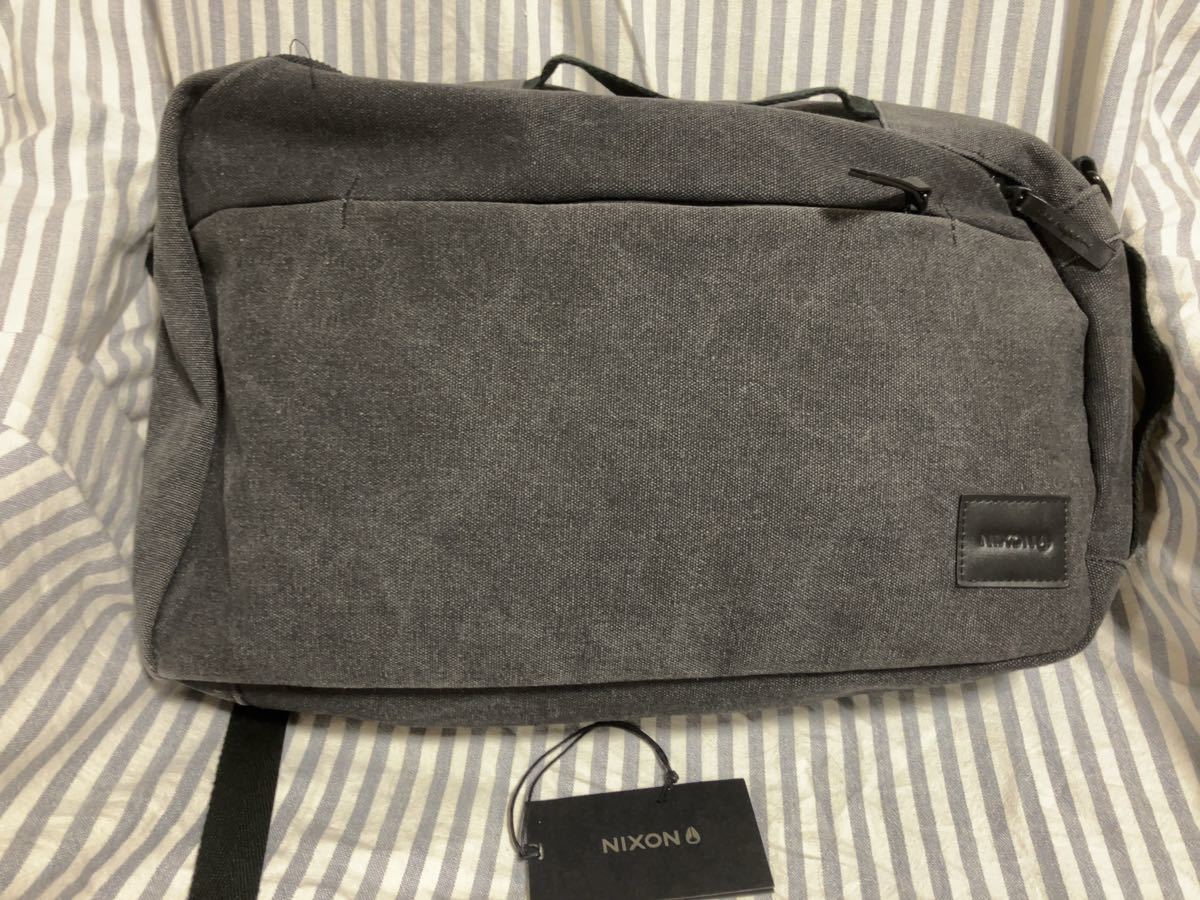 NIXON　MESSENGER BAG THE HENNESSY