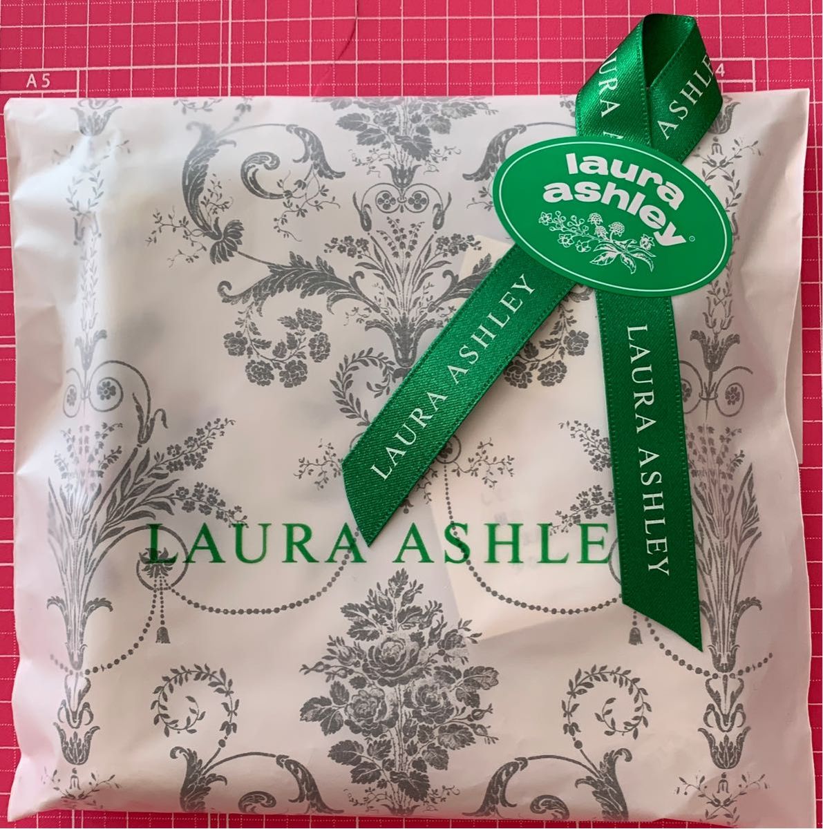 LAURA ASHLEY アンジェリカ アイボリー タオルハンカチ