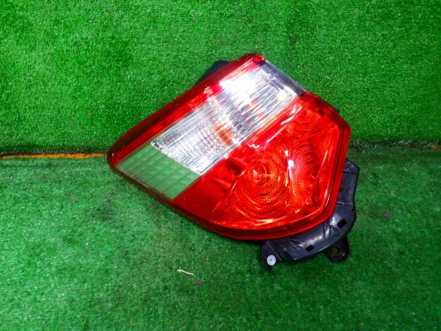 トヨタ テールランプ 52-304 左 トヨタ テールランプ 52-304 左