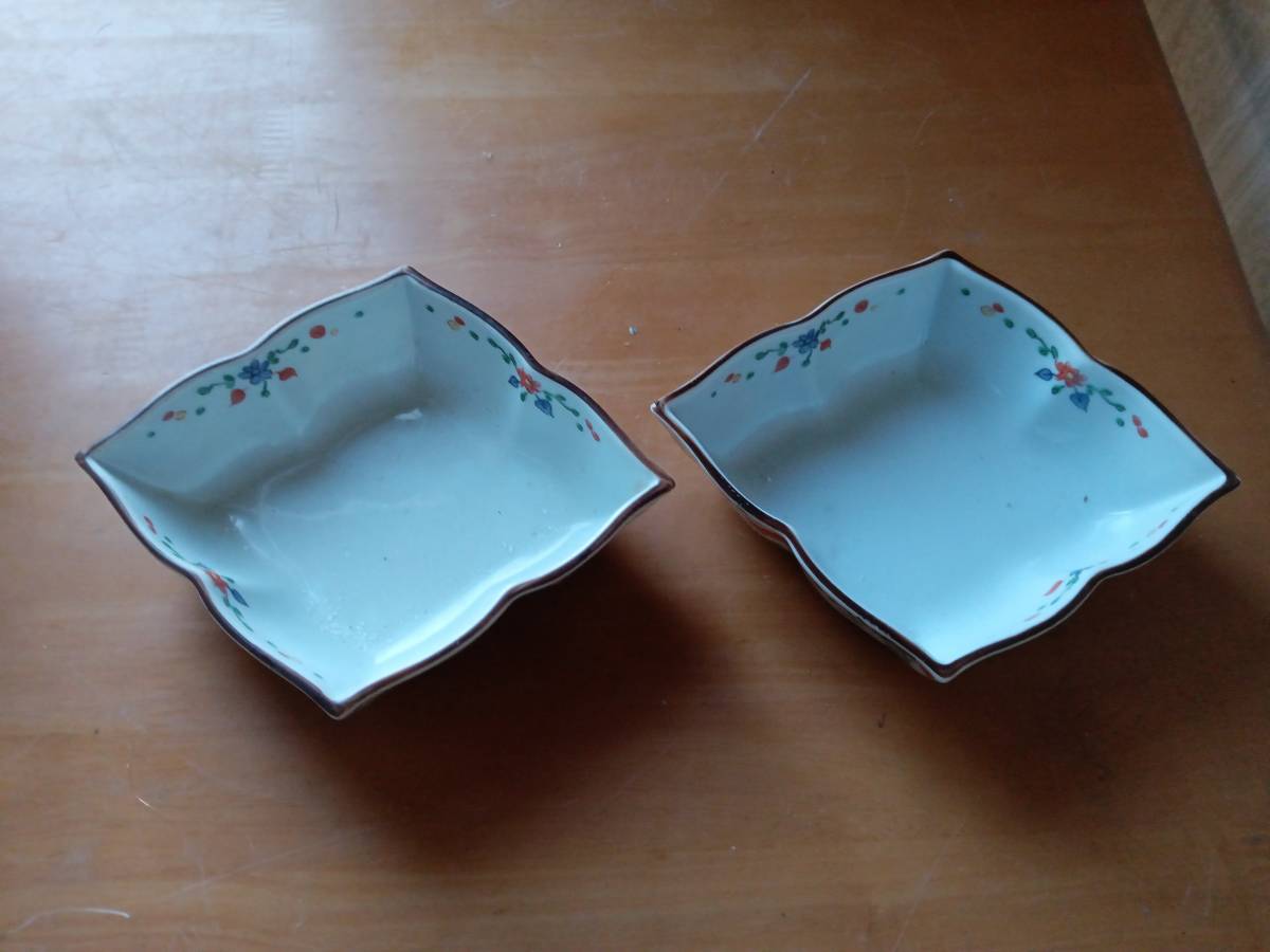 手描き色彩 花柄 魚 角小鉢2客  陶器/食器 *0823の画像2