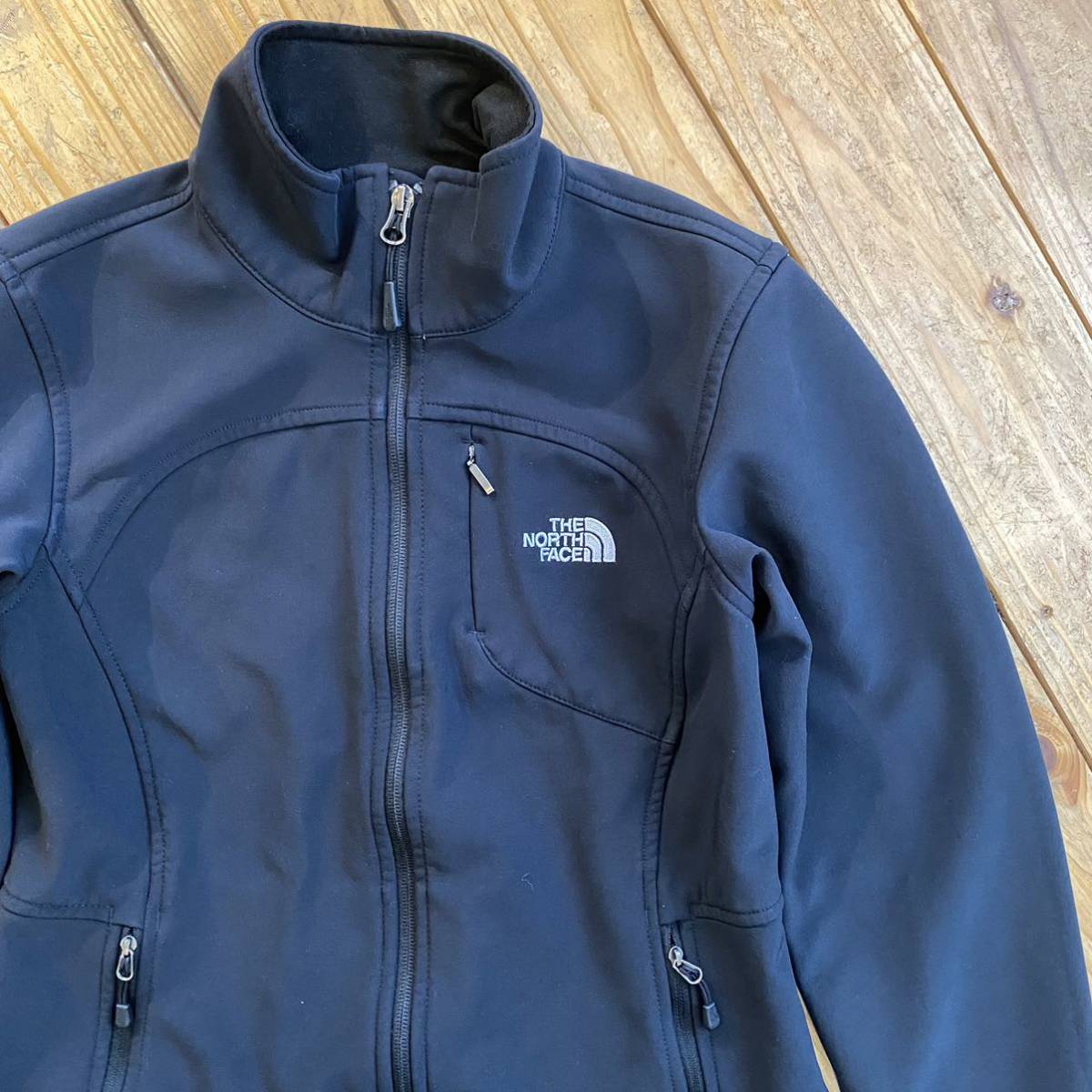 USA古着 THE NORTH FACE ザノースフェイス ソフトシェルジャケット レディース Sサイズ ブラック アウトドア テック アメリカ仕入 J2645_画像1