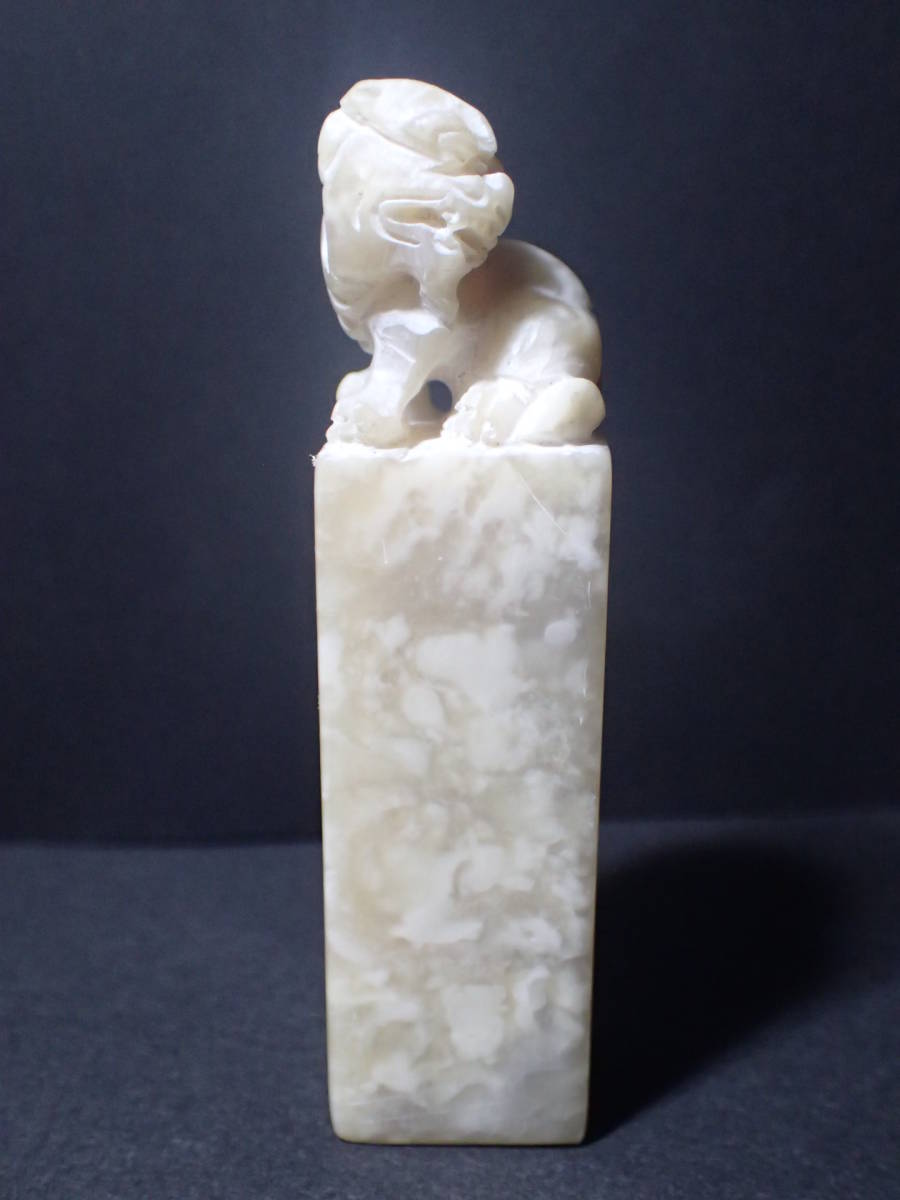  натуральный камень штамп . рукоятка ko лев коробка есть скульптура высота примерно 7.