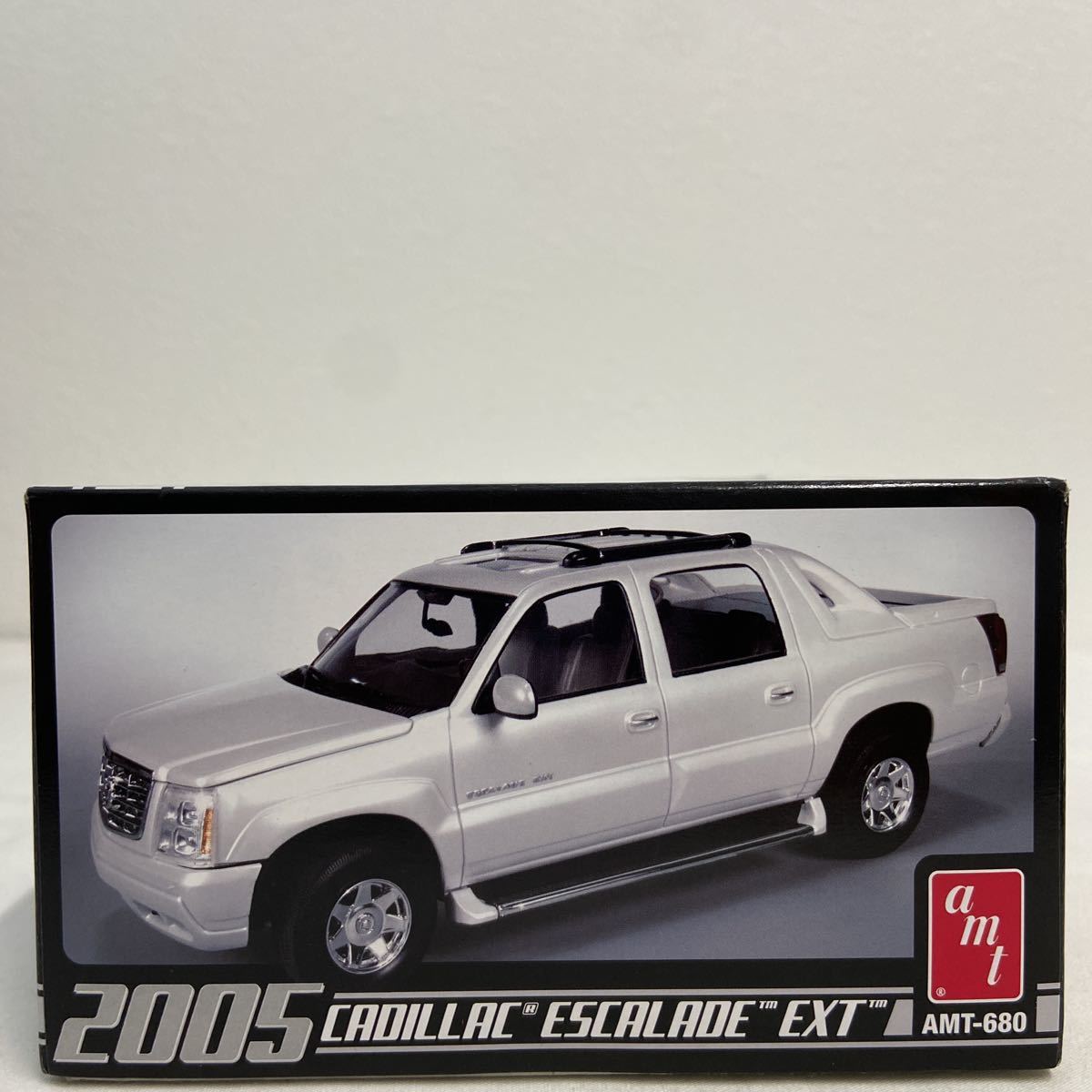 未組立 amt 1/25 Cadillac Escalade EXT 2005年 キャデラック エスカレード プラモデル アメ車 V8 ミニカー モデルカー_画像2