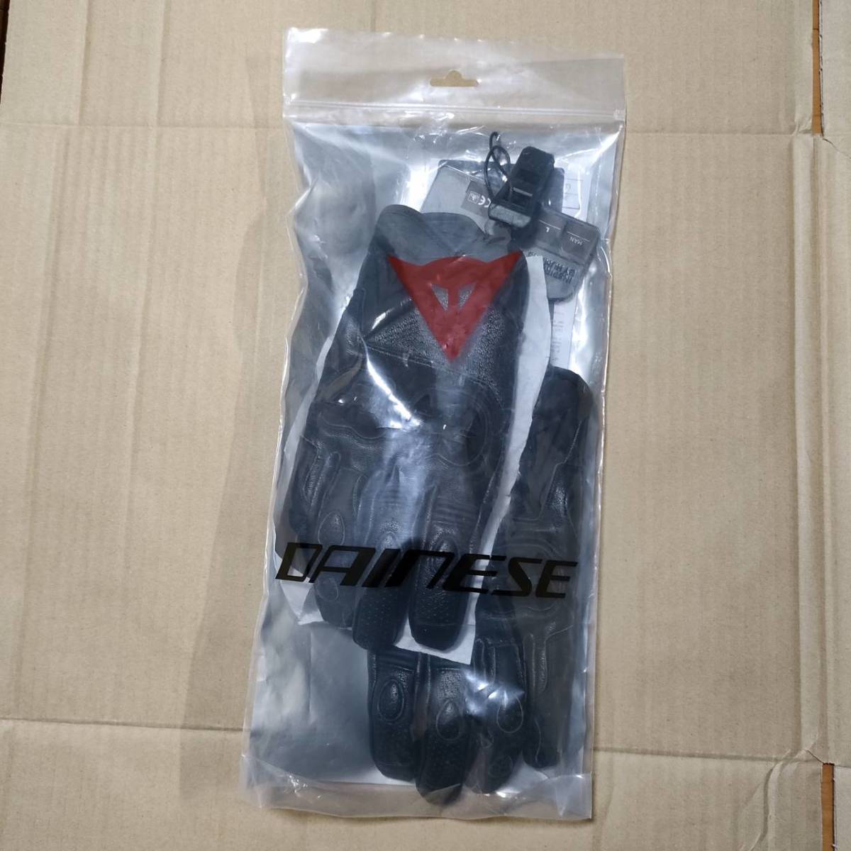 新品　ダイネーゼ　BLACKSHAPE GLOVES　L　100％本物_画像2