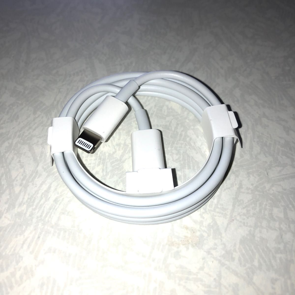 USB-C　Lightning ケーブル　Apple 純正