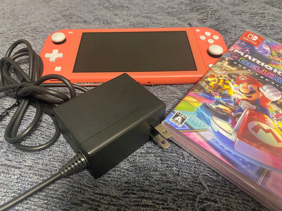 ニンテンドースイッチライトコーラル（充電器付き箱無し）&マリオ