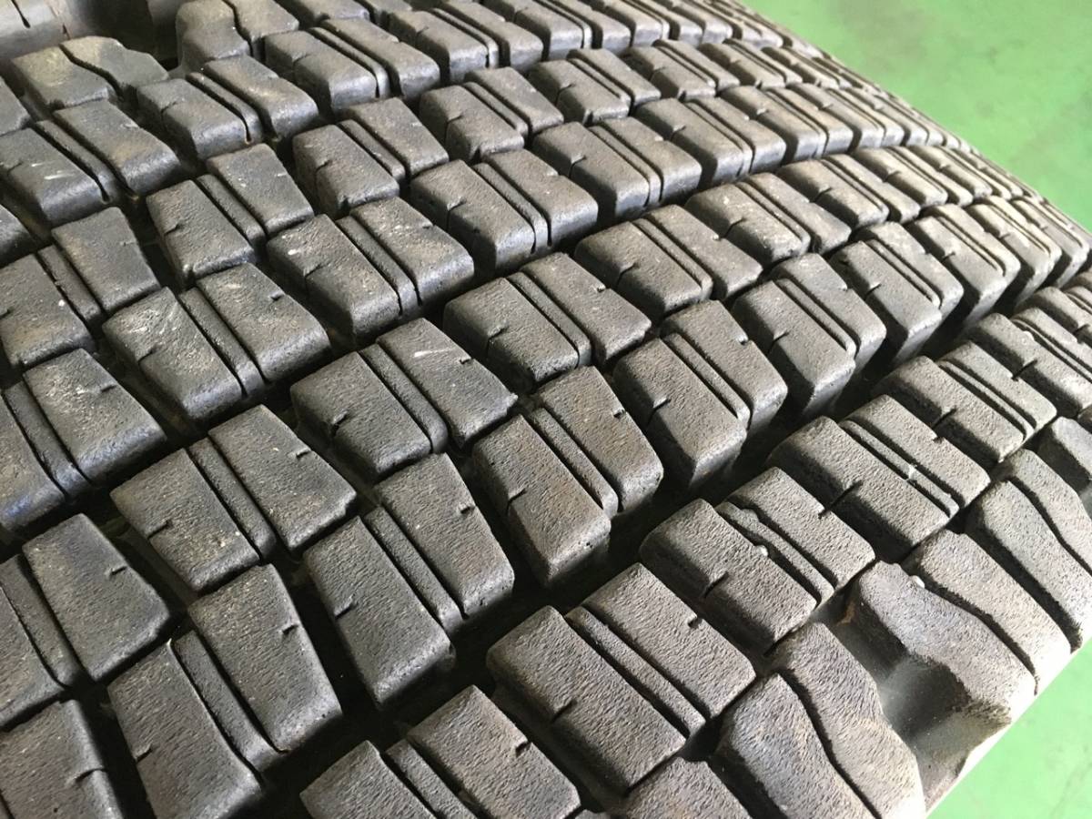 x706-3-8 ☆295/70R22.5 BS W970 中古2本♪ ブリヂストン スタッドレス 2019年製 残溝20～19ｍｍ！ k170_画像4