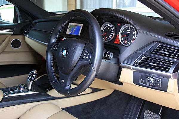  ultimate beautiful [X6M][4.4L twin turbo /555ps] right steering wheel / sunroof / vehicle inspection "shaken" 32/10
