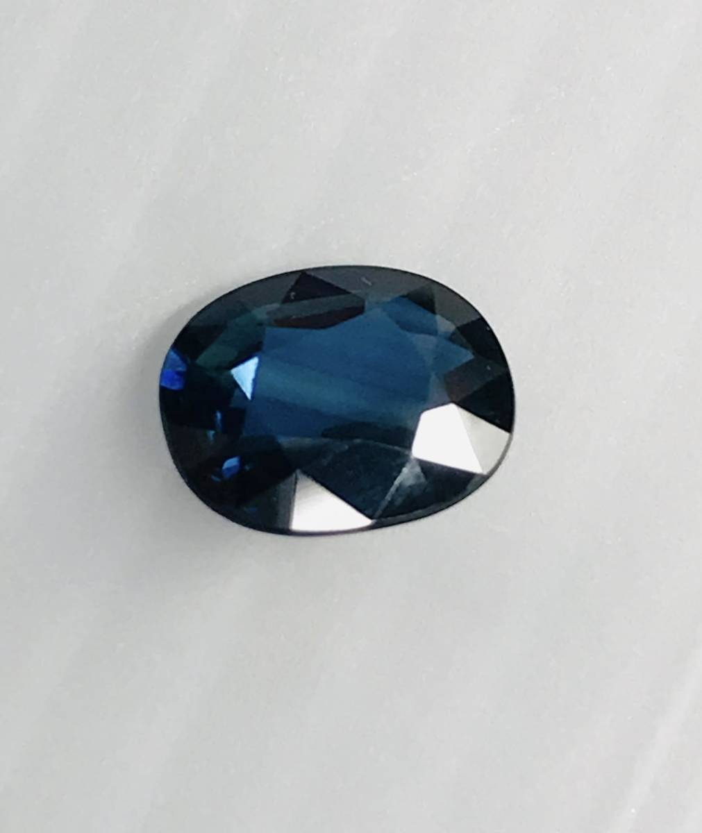 鮮やかなブルー！【GIA鑑定書付き！】 天然ブルーサファイア 2.05Ct sapphire 8.81x6.98x3.63mm パワーストーン Corundum コランダム 宝石の画像4