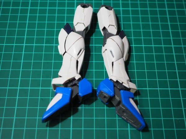 ☆BMB35☆ジャンク★バンダイ MG 1/100 フリーダムガンダム Ver.1.0（旧型）脚部のみ ジャンク部品取り 完成品_画像4