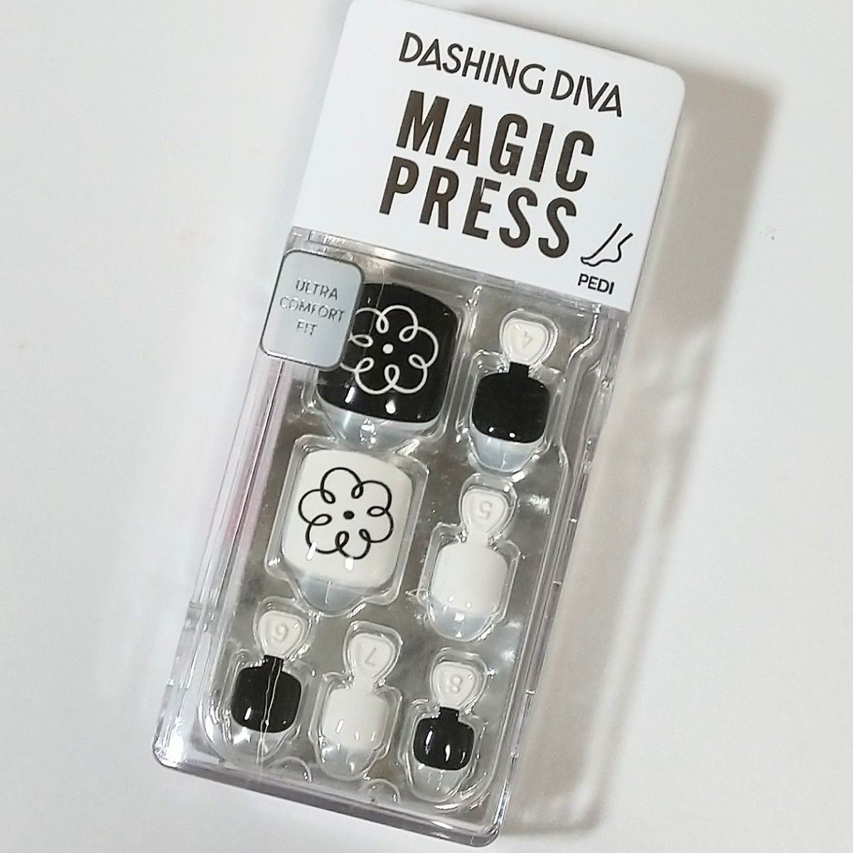 日本未発売品 P028   Dashing Diva ダッシングディバ マジックプレス ネイルチップ 付け爪 1秒ジェルネイル