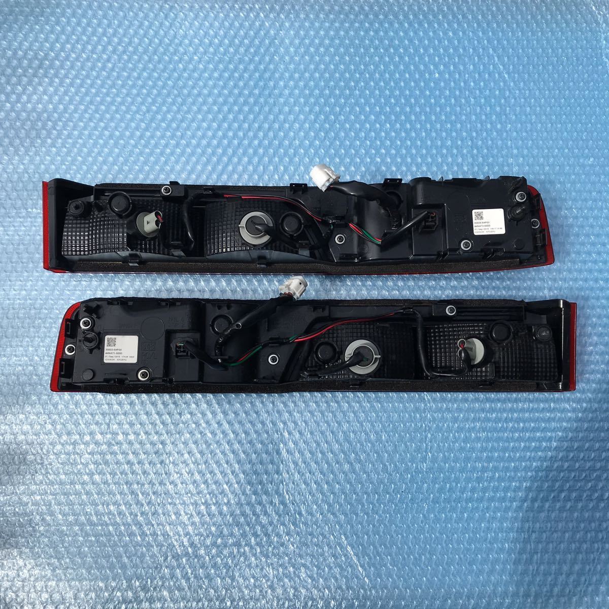 新車外し?! 美品 DA17W エブリィワゴン 純正LEDテールランプ 左右