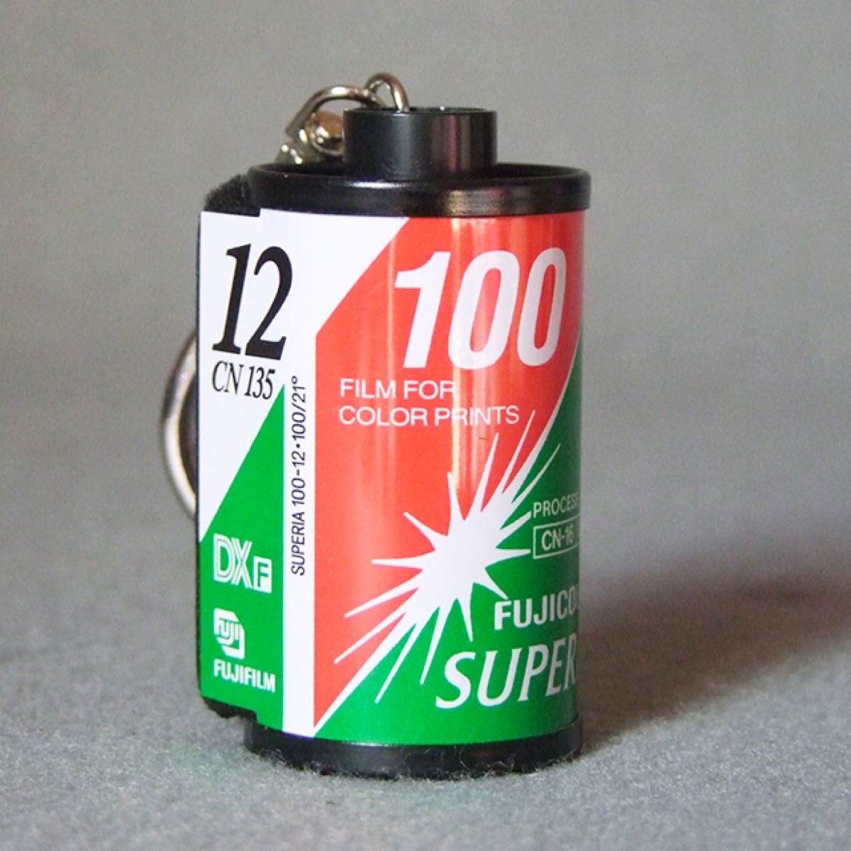 ☆SUPERIA 12 ISO100 パトローネ キーホルダー