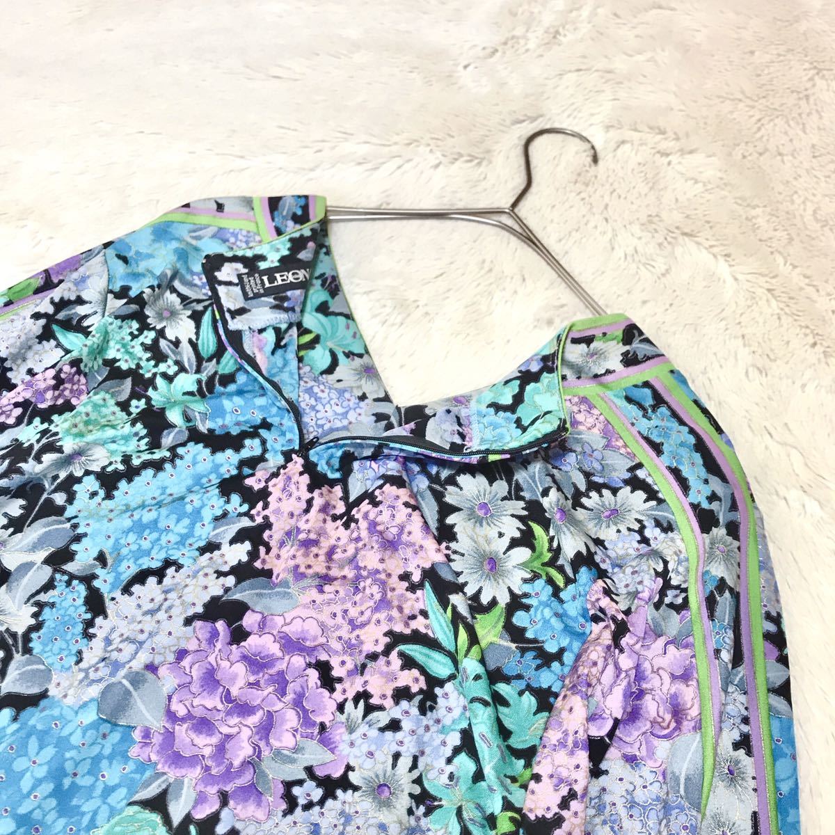 美品 LEONARD シルク100% 花柄 長袖 カットソー マルチカラー 総柄 美品 LEONARD シルク100% 花柄 長袖 カットソー マルチカラー 総柄