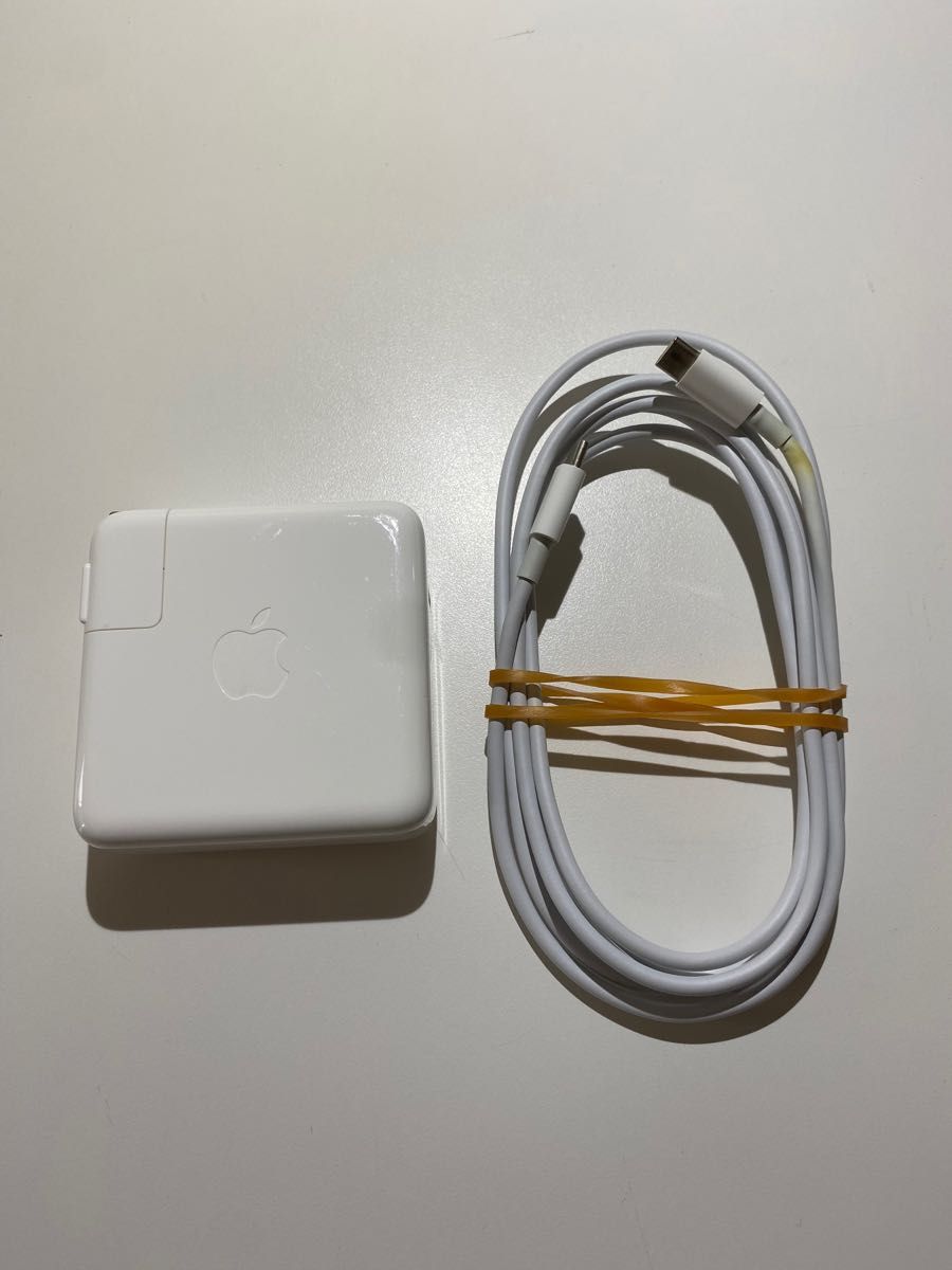 Apple 61W USB-C電源アダプタ 充電器 A1947 - MacBookアクセサリー