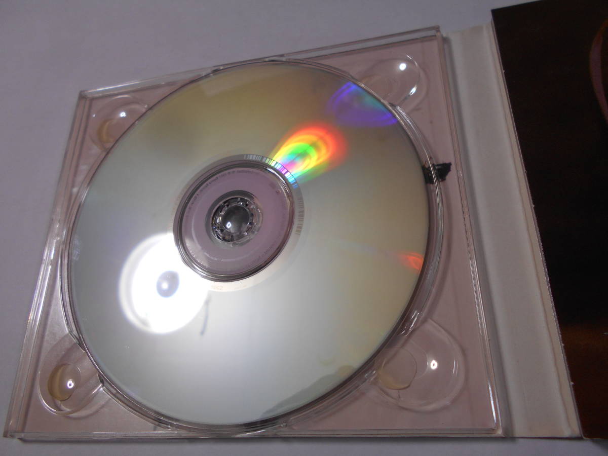 CD+DVD CRYSTAL VISIONS...THE VERY BEST OF STEVIE NICKS クリスタル・ヴィジョンズ スティーヴィー・ニックス(フリートウッド・マック)_天井の照明が反射してます。