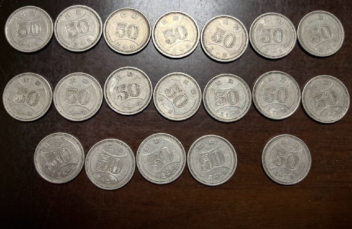 Без дыры 50 иен монета 1951 31, 32 года 31 года.