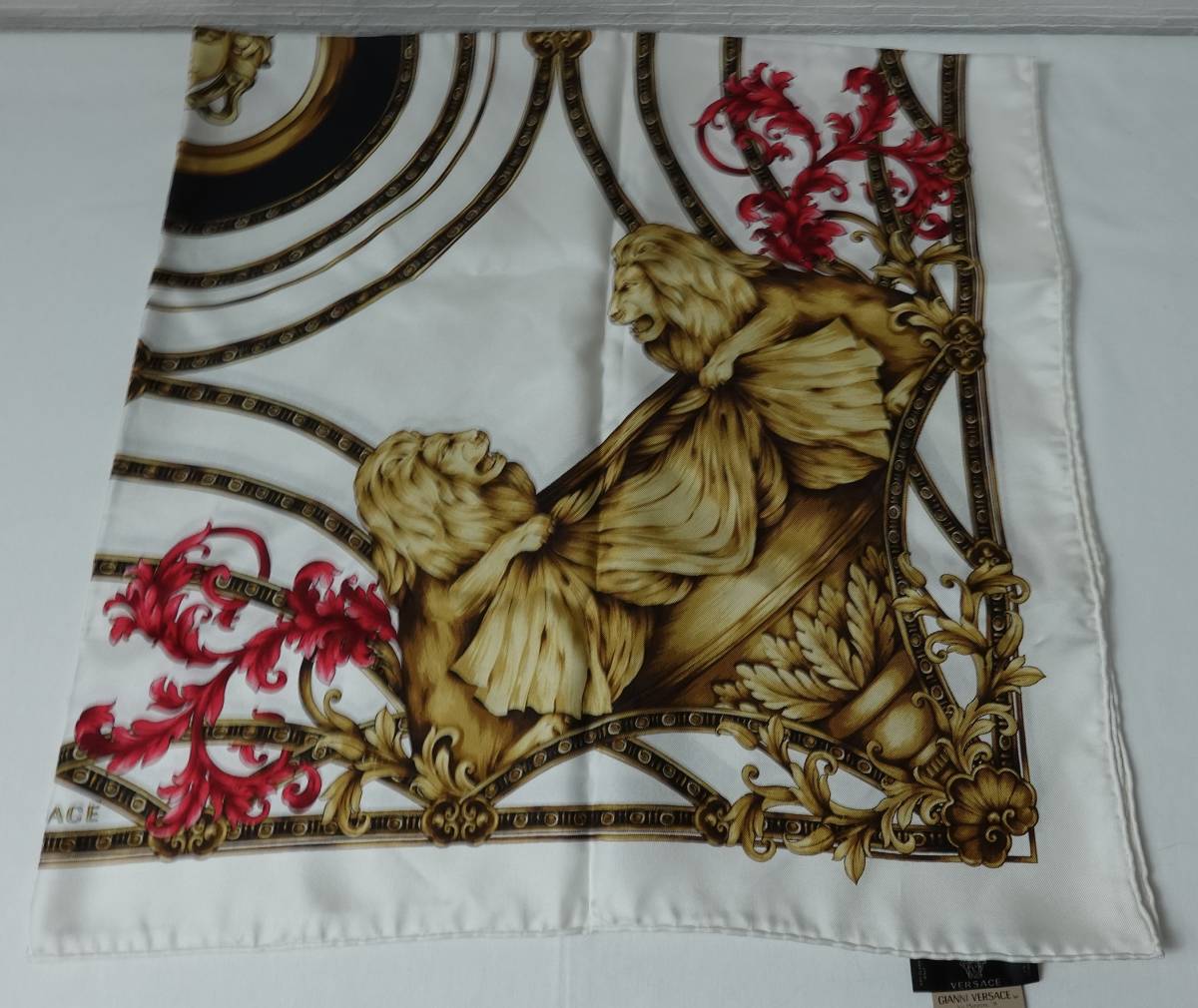 Gianni Versace(ジャンニヴェルサーチェ) シルク スカーフホワイト