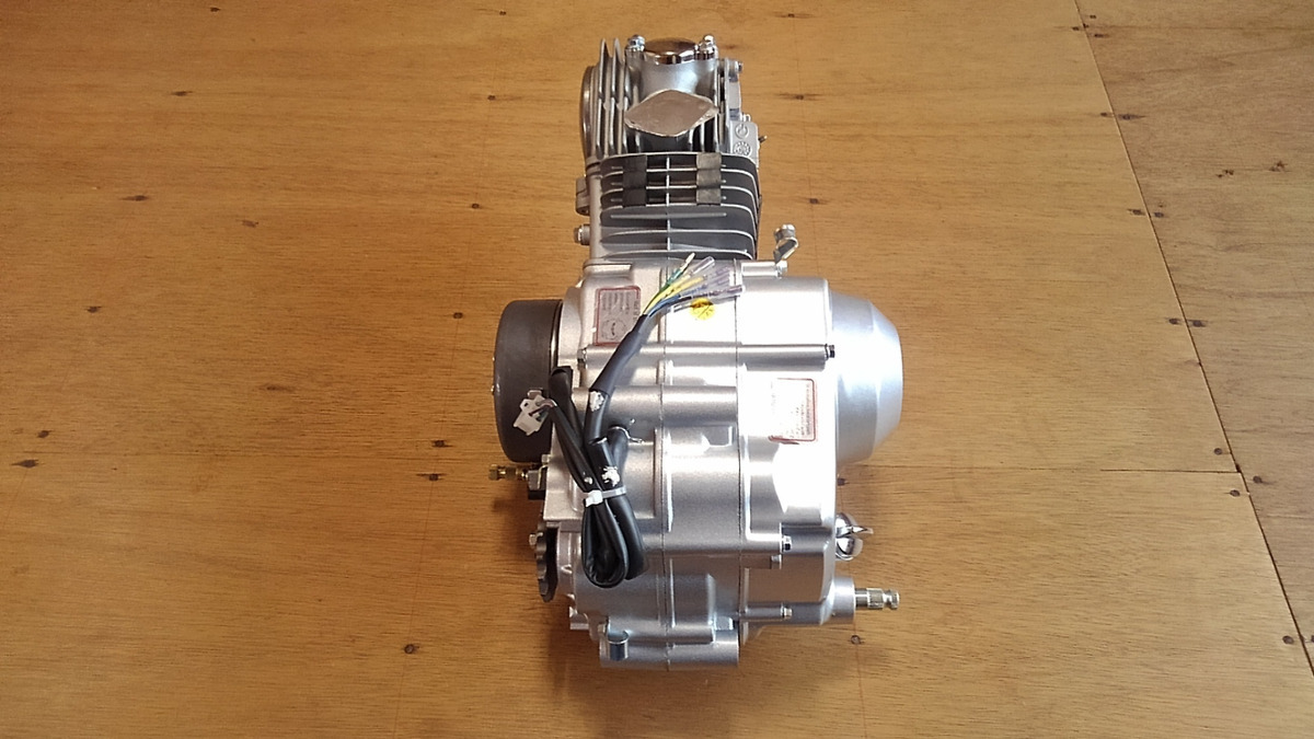 中華エンジン 125cc 未使用長期保管品 1P54FMI セルなし遠心クラッチ
