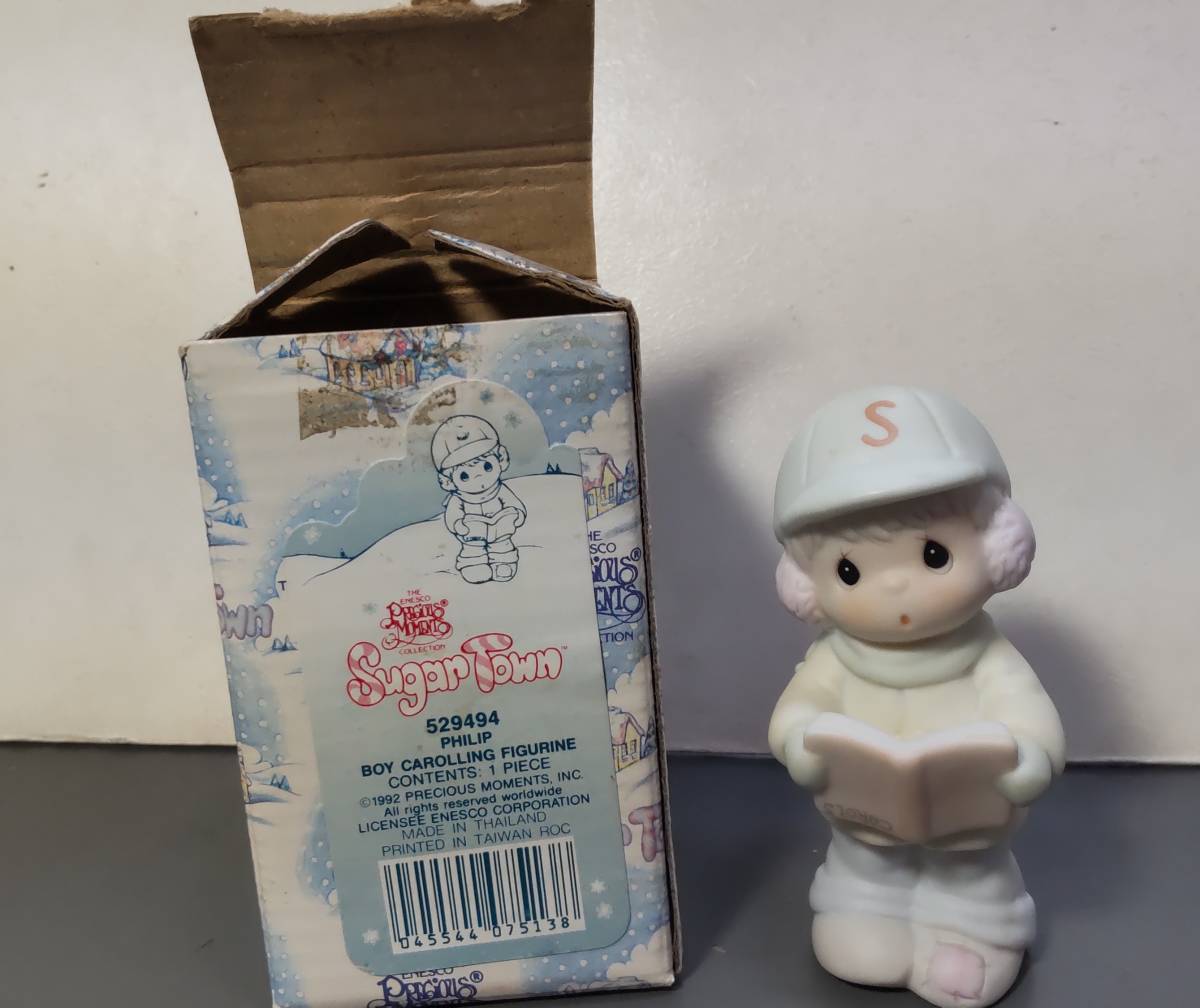 PRECIOUS MOMENTS　プレシャスモーメント　Sugar Town　529494　BOY CAROLLING FIGURINE ●H2904_画像2