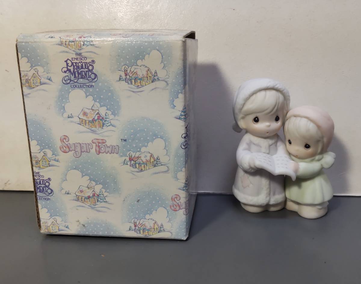 PRECIOUS MOMENTS　プレシャスモーメント　Sugar Town　529486　AUNT RUTH AND AUNT DOROTHY TWO GIRLS CAROLLING FIGURINE　●H2904_画像1